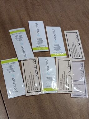 Mary Kay Clearproof & TimeWise Sample Sachets - White, Beige, Lime Accent